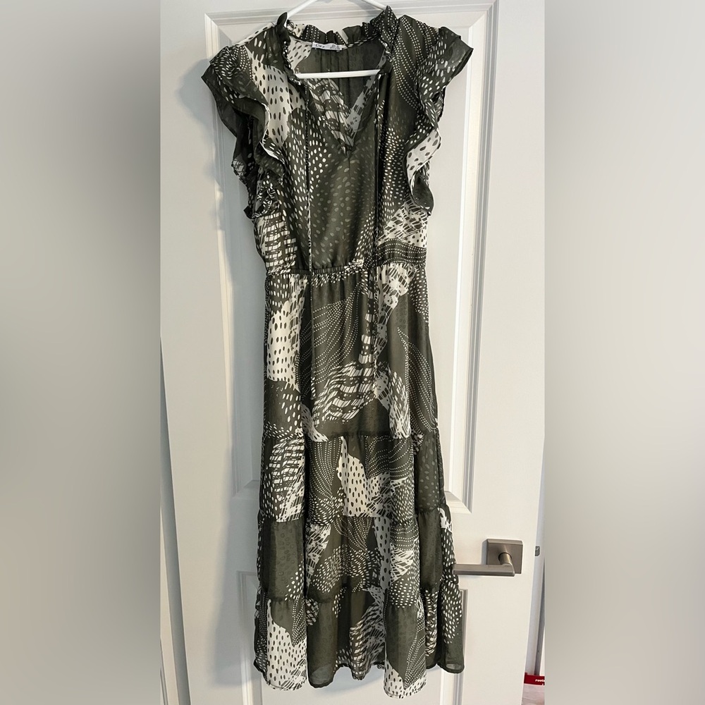 Dex Olive & White Abstract Tiered Midi Dress